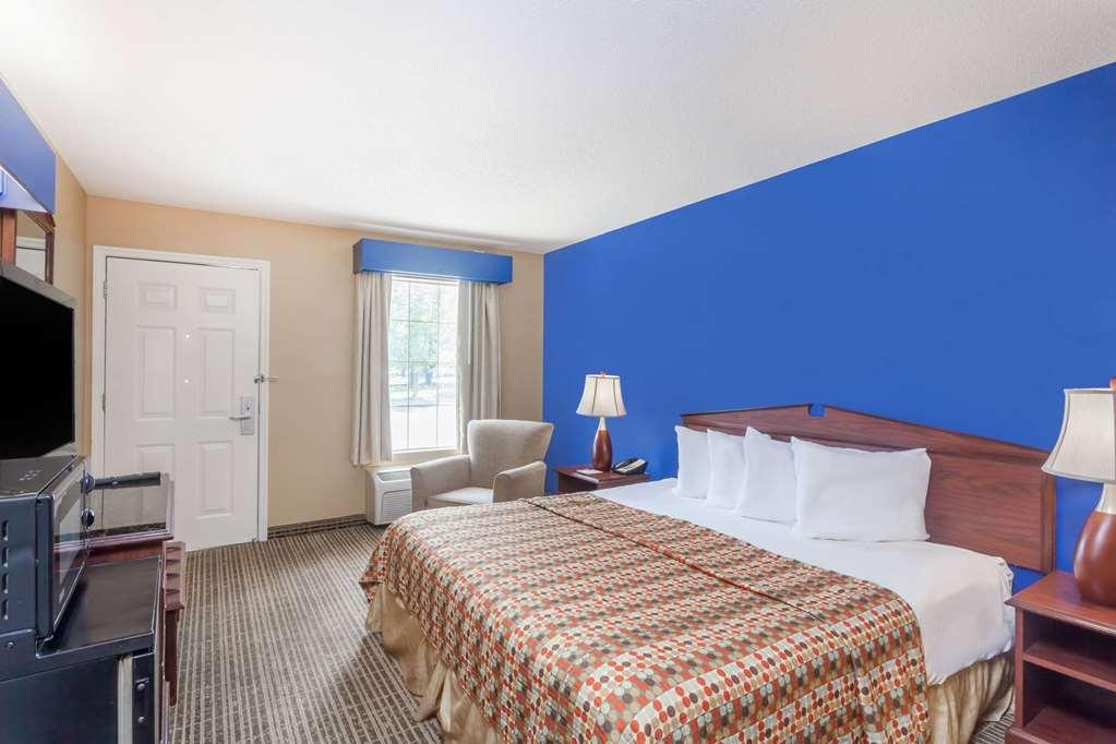 Baymont By Wyndham Florence/Muscle Shoals Room photo