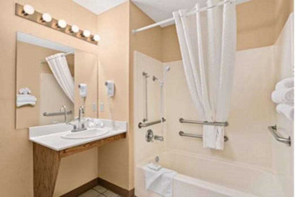 Baymont By Wyndham Florence/Muscle Shoals Room photo